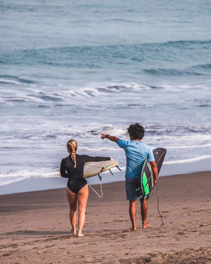 Seaside Tribe - Boutique Surf Stay & Retreat Tanah Lot Esterno foto