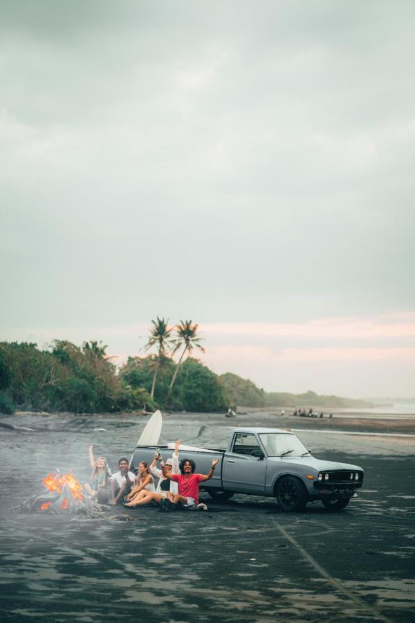 Seaside Tribe - Boutique Surf Stay & Retreat Tanah Lot Esterno foto